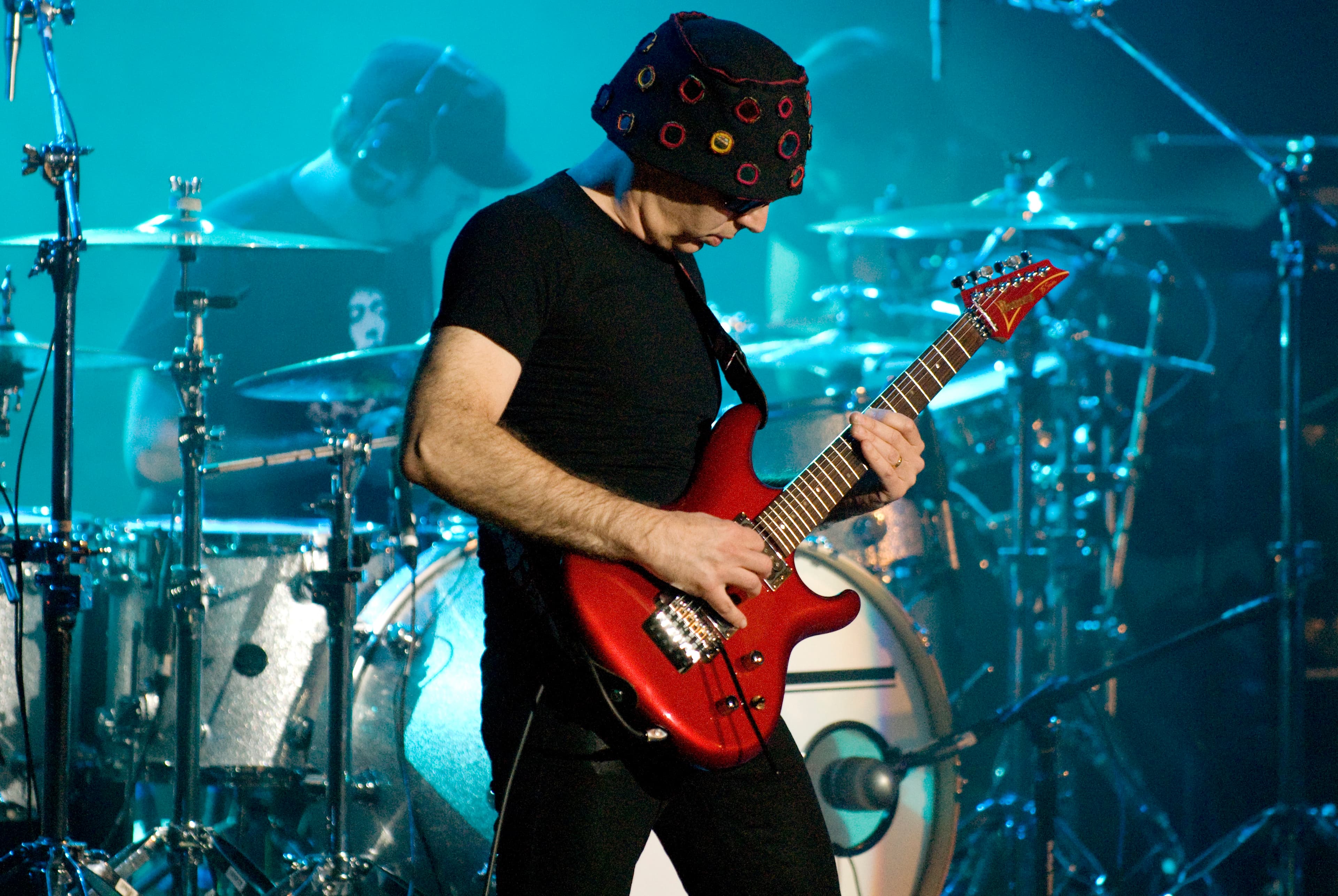 Joe Satriani Practice Routine: How the Shred Legend Practices Guitar